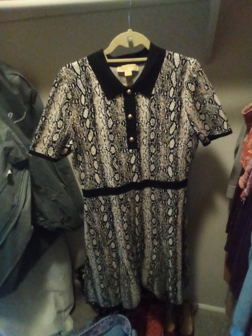 MICHAEL Michael Kors short-sleeve midi dress featuring an all-over
